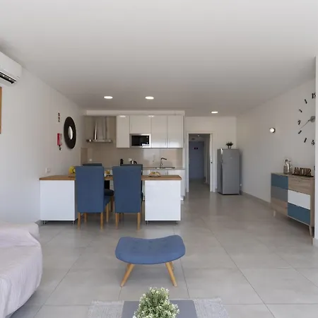 Apartament #412 Poolside 1br Near Oura & Beaches