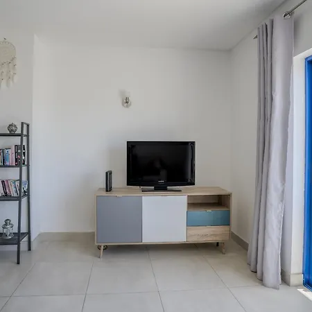 #412 Poolside 1br Near Oura & Beaches *