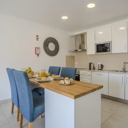 Apartament #412 Poolside 1br Near Oura & Beaches