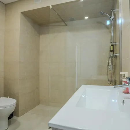 Apartament #412 Poolside 1br Near Oura & Beaches *