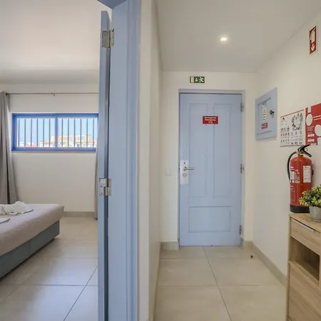 Apartament #412 Poolside 1br Near Oura & Beaches *
